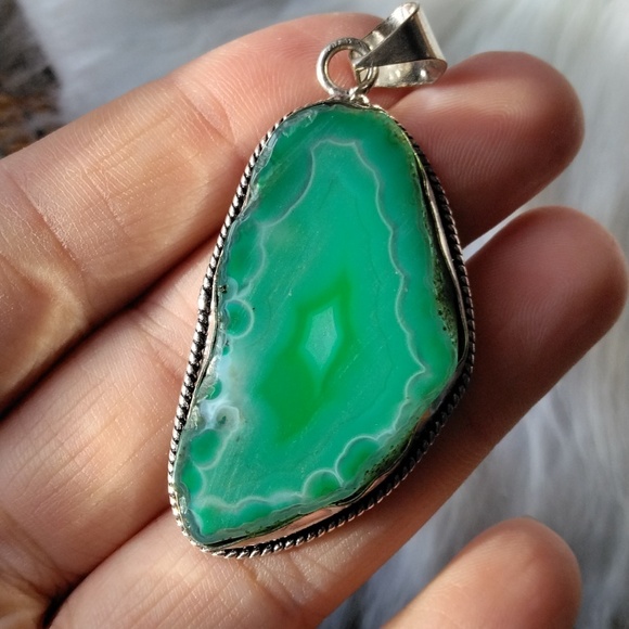 Gorgeous Green Banded Agate Silver Plated Stone Pendant Necklace - Picture 2 of 4
